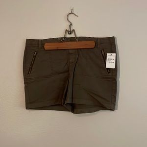 Caslon Green shorts size 14